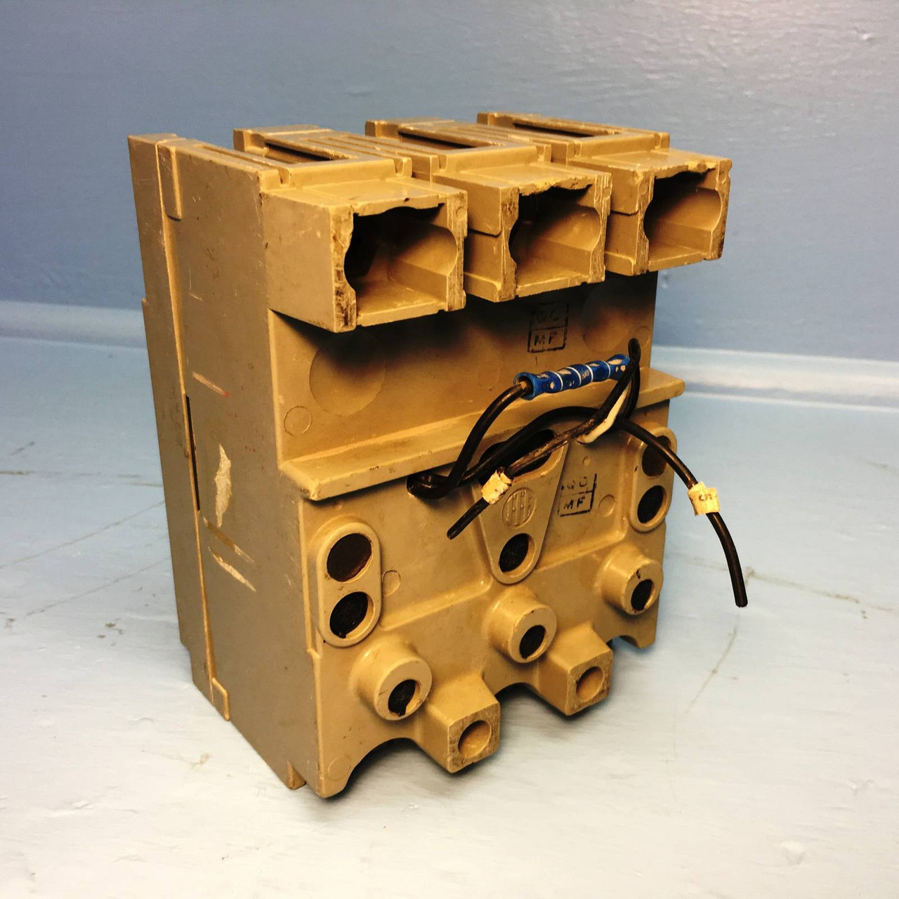 I-T-E HE3-A025 25A Circuit Breaker w Shunt HE3A025 600V Siemens Gould ITE 25 Amp (EM1588-5)