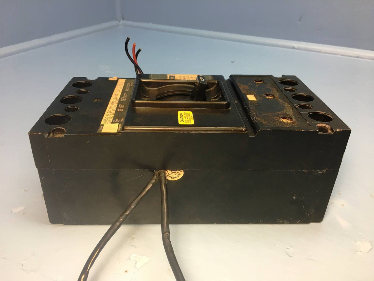 CH Westinghouse DA3250 400A Circuit Breaker w/ 250 Amp Trip & Aux 3 Pole DA-3250 (EM1655-1)