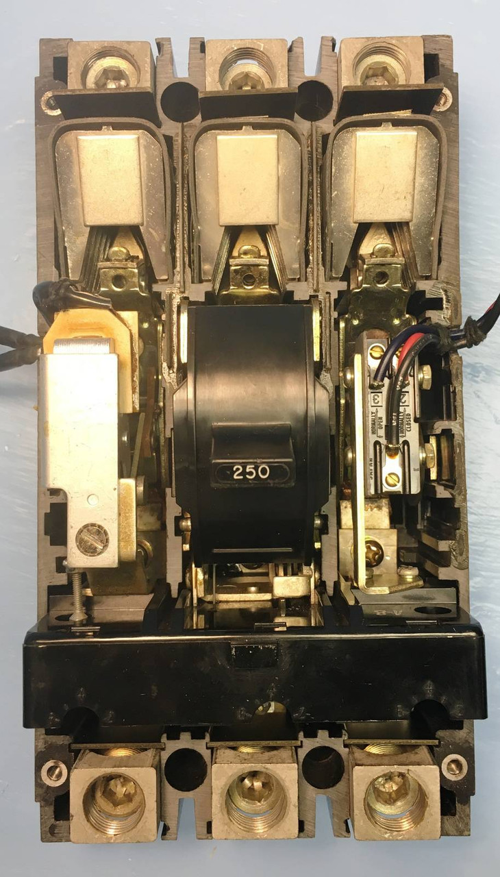 CH Westinghouse DA3250 400A Circuit Breaker w/ 250 Amp Trip & Aux 3 Pole DA-3250 (EM1655-1)
