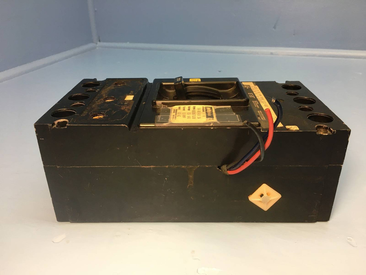 CH Westinghouse DA3250 400A Circuit Breaker w/ 250 Amp Trip & Aux 3 Pole DA-3250 (EM1655-1)