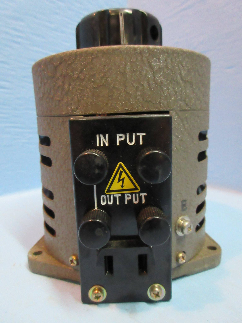 Tokyo-Rikosha Riko-Slidetrans RSA-2 61-6235 Input 100V output 0-130V 2A 200VA (TK2223-3)