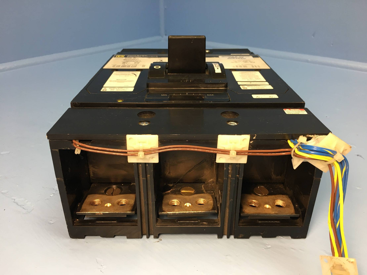 Square D MHL369002343 900A Circuit Breaker w/ UV Trip & Aux Type MAL S2 900 Amp (MM0970-1)
