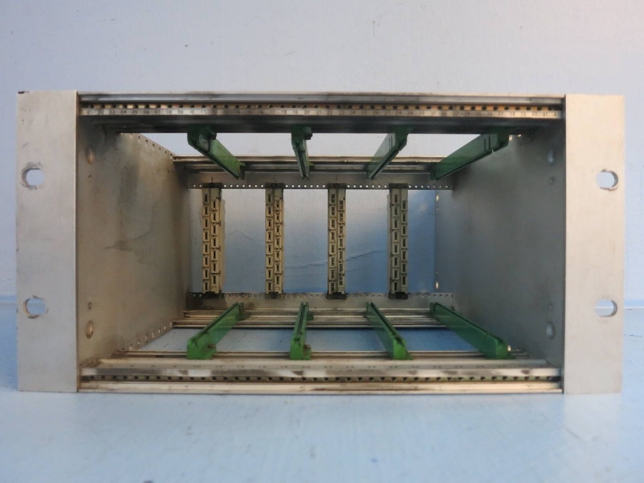 Monovolt / apw / Vero / fireye 185-57095 PLC Rack PK 60 Chassis 116-010066F PK60 (PM2104-10)