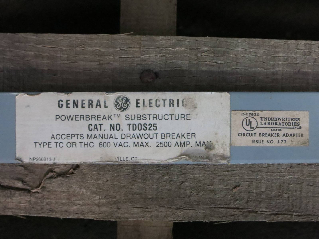 GE Power Break Substructure TDOS25 2500A Manual Drawout Breaker General Electric (PM2129-1)
