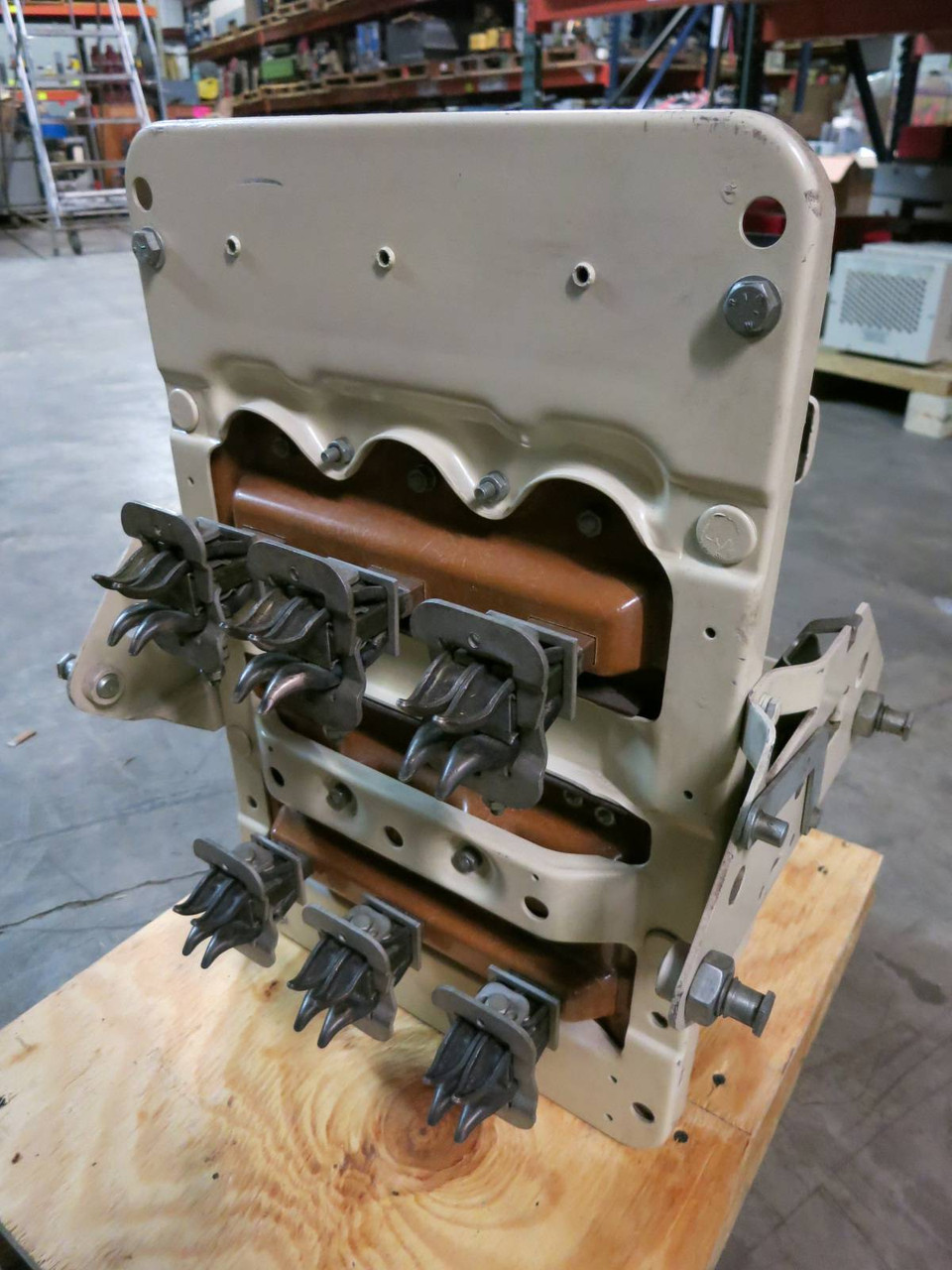 GE AK-2A-25-1 600A Air Circuit Breaker LSI MicroVersa Trip TS20LSIT1 600 Amp MO (PM2148-1)