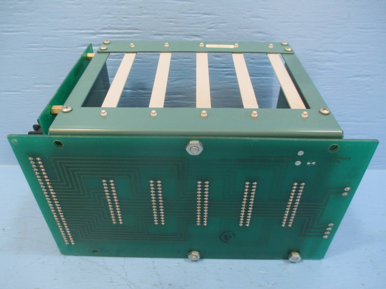 York 031-00809C000 Rev B 5 Slot Chassis 031-00816C000 Circuit Board Card Rack (DW0088-3)