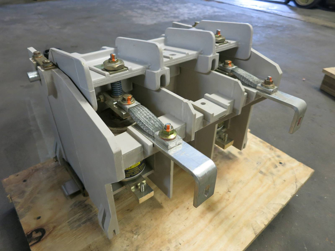 Square D Type V2540E Form A2U1X11 Sr B 5000V 360A Class 8110 AC Vacuum Contactor (PM2179-1)