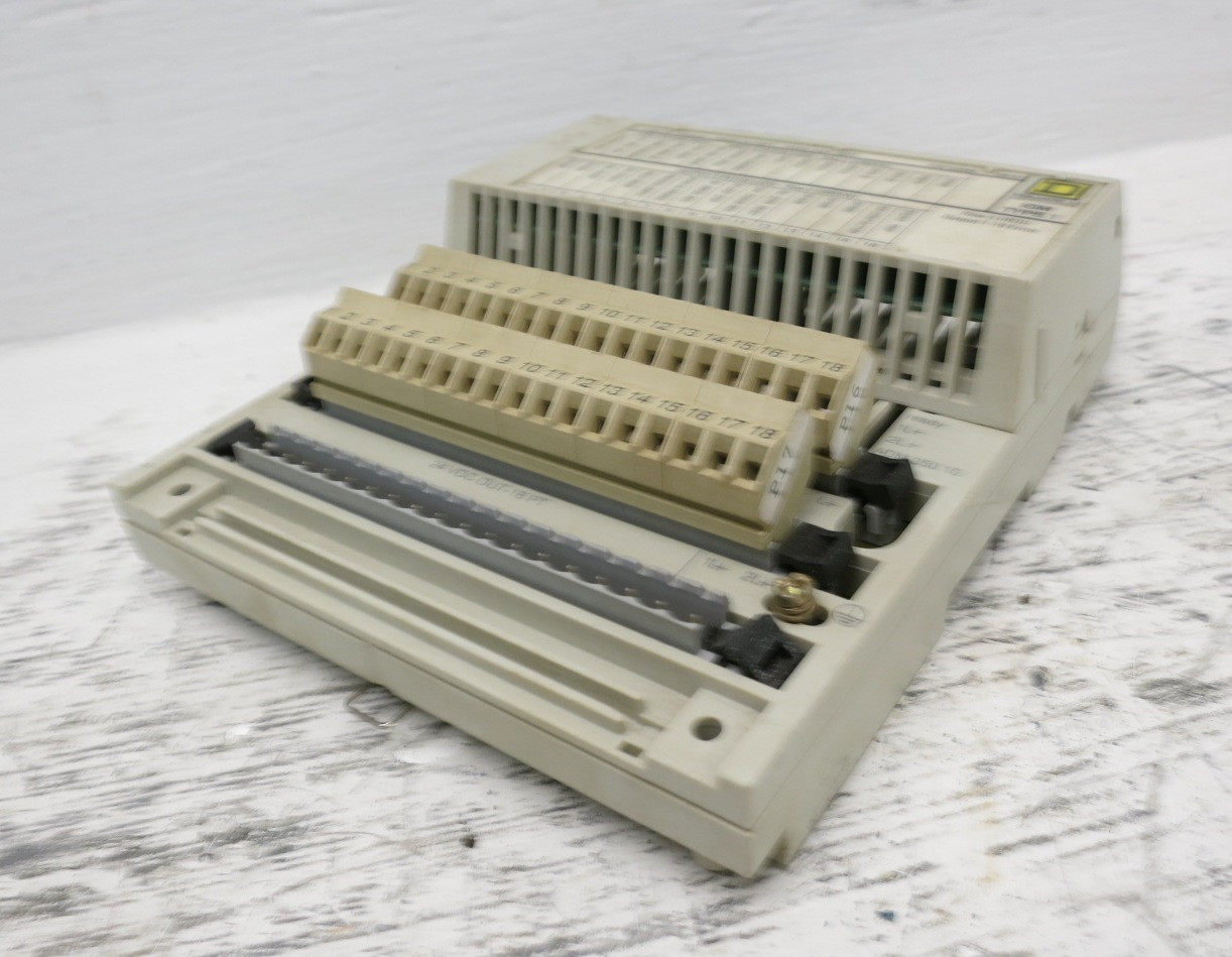Square D 170ADM35010 TSX Momentum PLC Base 52046-355-51 IDEC I/O Module IOM (EBI3009-18)