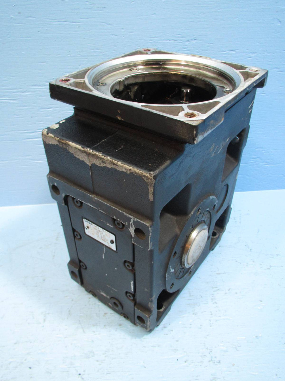 Lenze GKS06-3AHBR-090C22 Gearbox Gear Reducer 303,0 NM 113,3/MIN Servo Motor (NP1403-1)