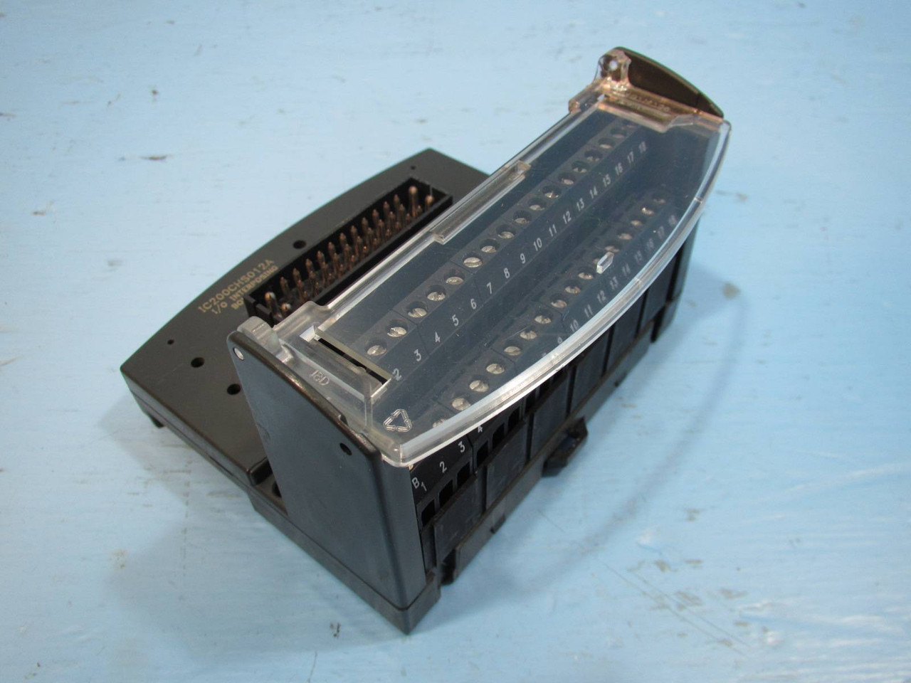GE Fanuc IC200CHS012A I/O Box VersaMax Micro Controller Control Module PLC Versa (NP1432-2)