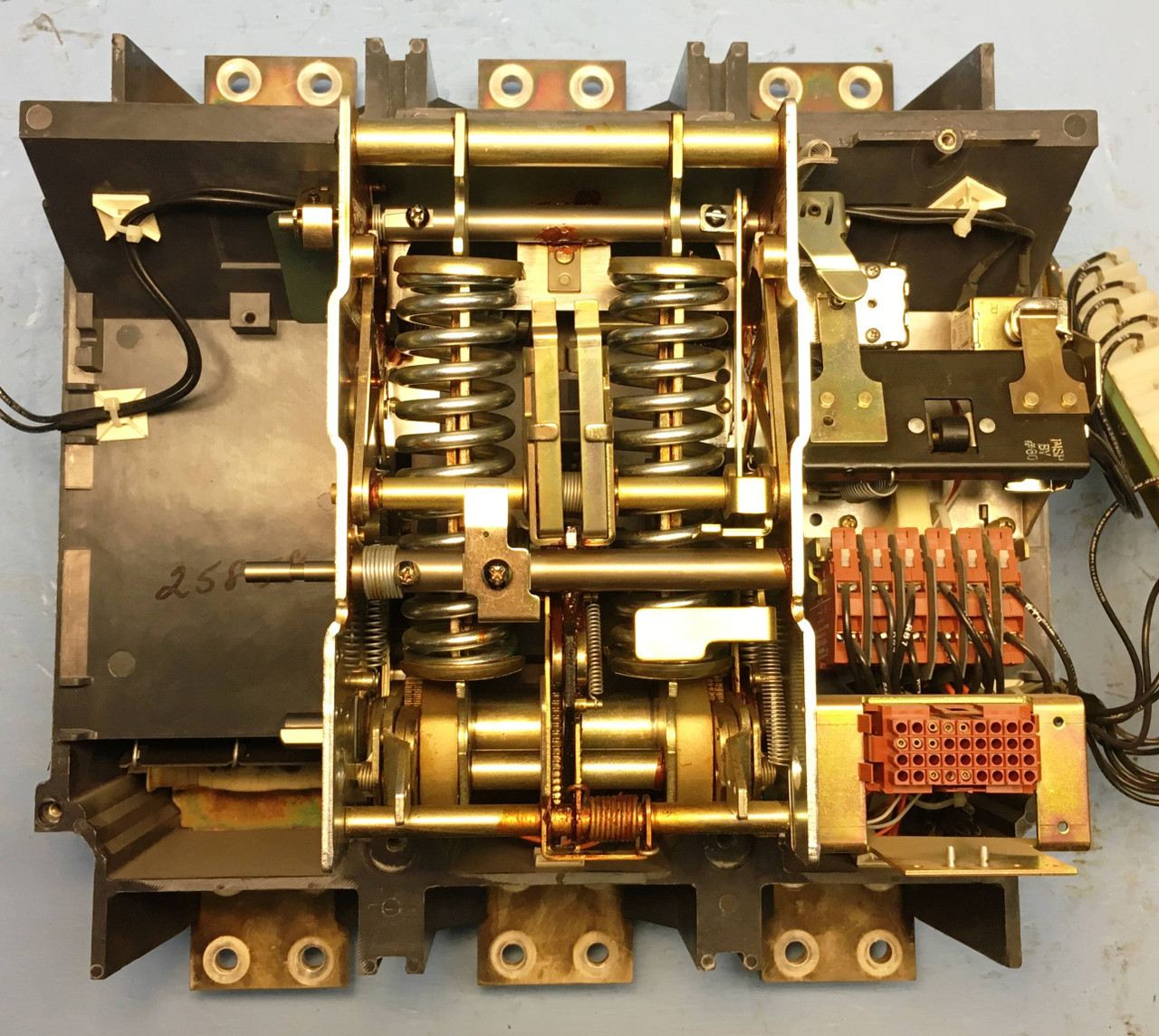 Siemens SBH2012 SBH 1200 Amp LI Circuit Breaker 1200A Plug & Aux & UVR SBH2012F (EM1864-1)