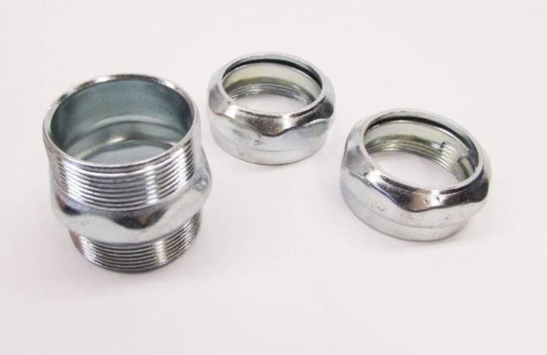 Lot of 25 Thomas and Betts Metal Connector Fitting Q1 (YY1096-25)