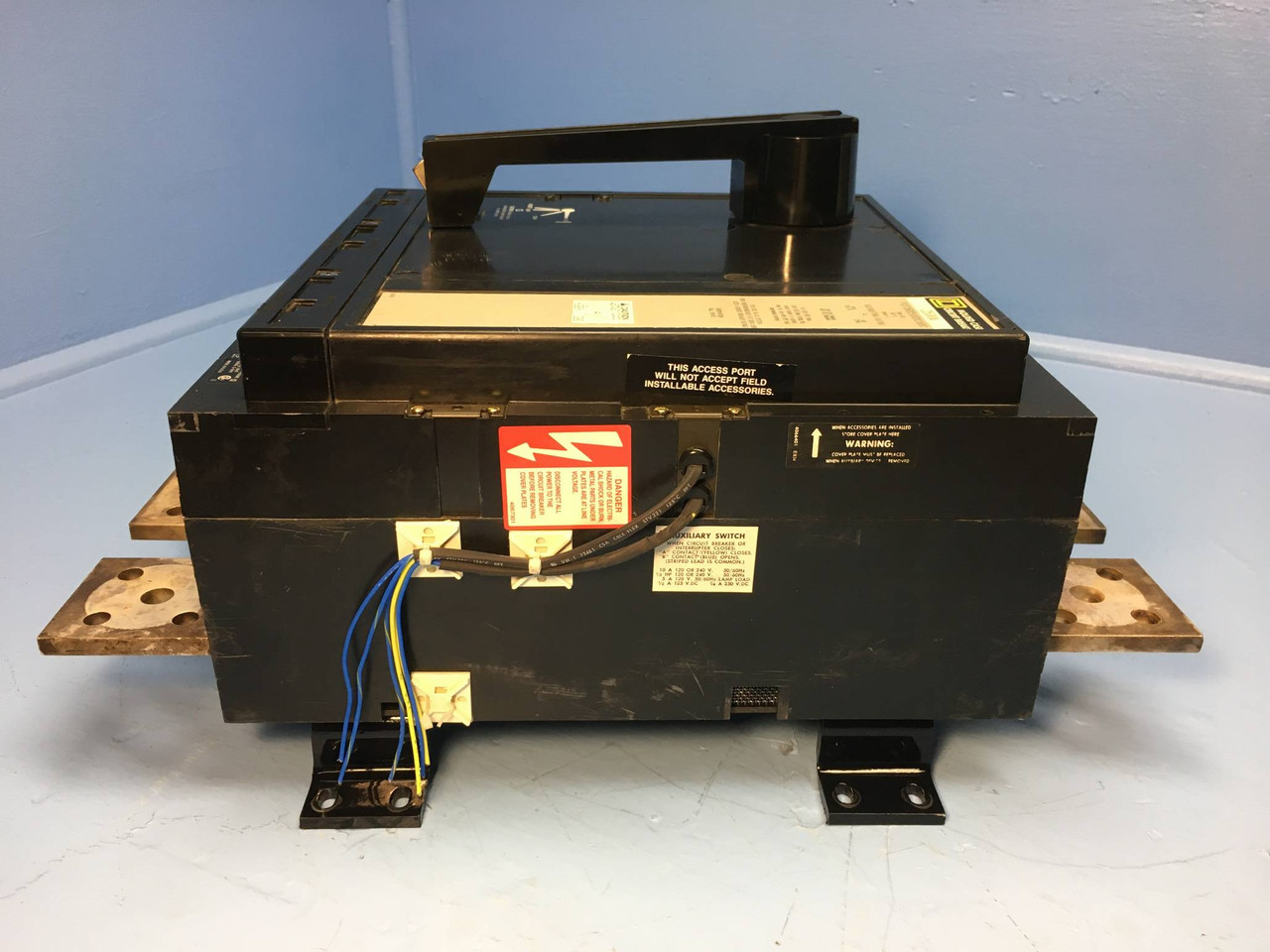 Square D PCF362500DC1680 2500A DC Circuit Breaker w Aux & UVR PCF362500 2500 Amp (EM1874-1)