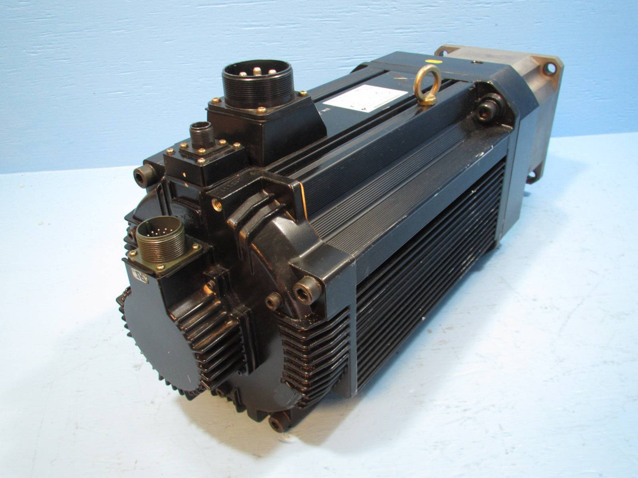 Yaskawa SGMGH-1AA2A6C AC Servo Motor 58.6 Amp 11 kW 3PH SGMGH1AA2A6C UTSAH-B17BB (NP1546-3)