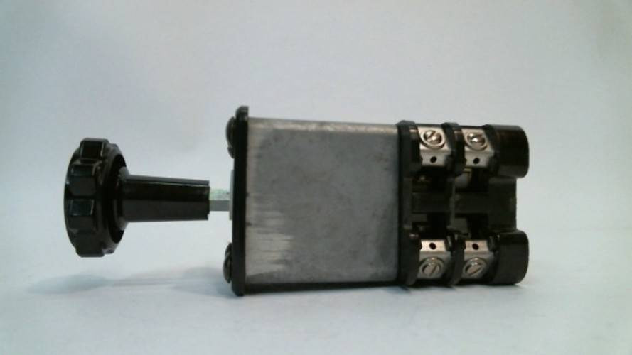 New General Electric GE 10AA003 Voltmeter Transfer Switch NNB (YY3225-1)