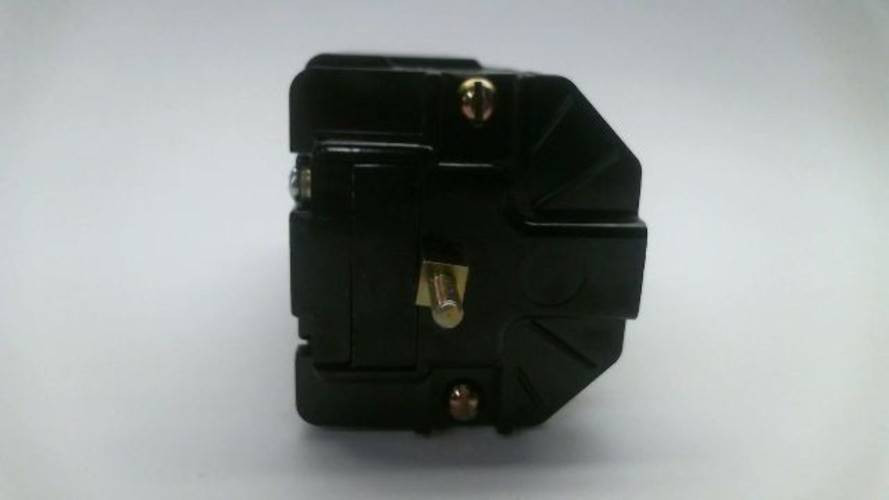 New Electroswitch 700038K01 20A 240VAC Rotary Auxiliary Switch NNB (YY3854-1)