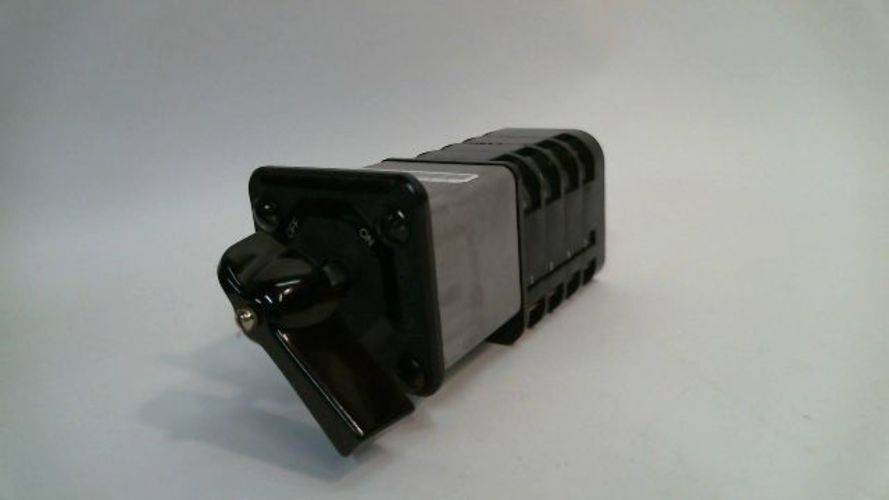 New GE D2A05S3A2L1 20A 600VAC 2 Position Hand Switch NNB (YY3283-1)