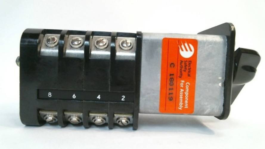 New GE D2A05S3A2L1 20A 600VAC 2 Position Hand Switch NNB (YY3283-1)