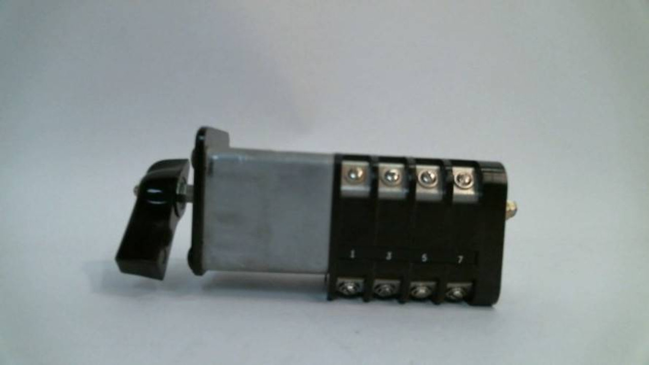 New GE D2A05S3A2L1 20A 600VAC 2 Position Hand Switch NNB (YY3283-1)