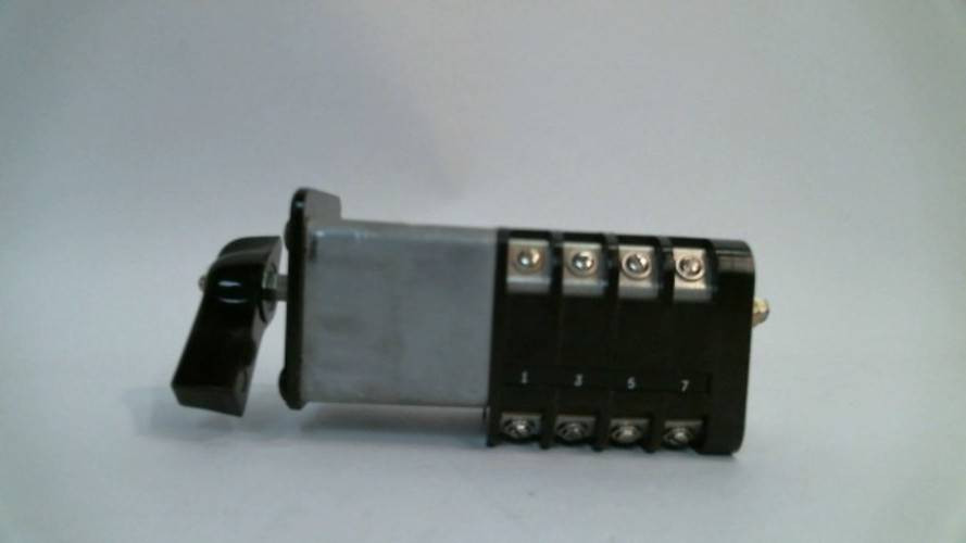 New GE D2A05S3A2L1 20A 600VAC 2 Position Hand Switch NNB (YY3283-1)