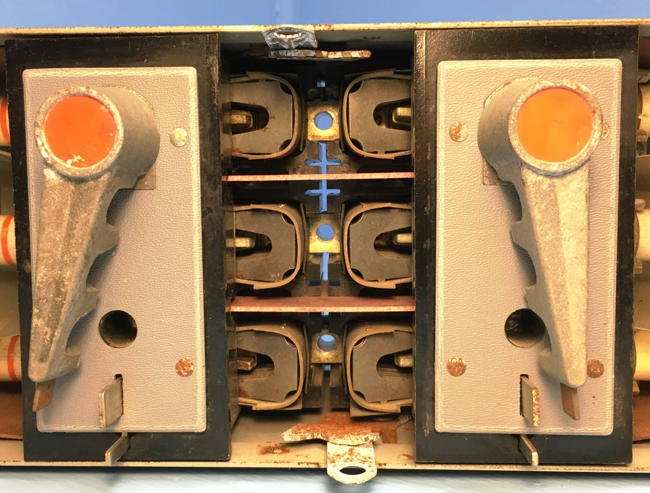 Sylvania QSFT353R 30A QSF Twin Fusible Panelboard Switch 3 Pole 30 Amp Rusty (EM1948-56)