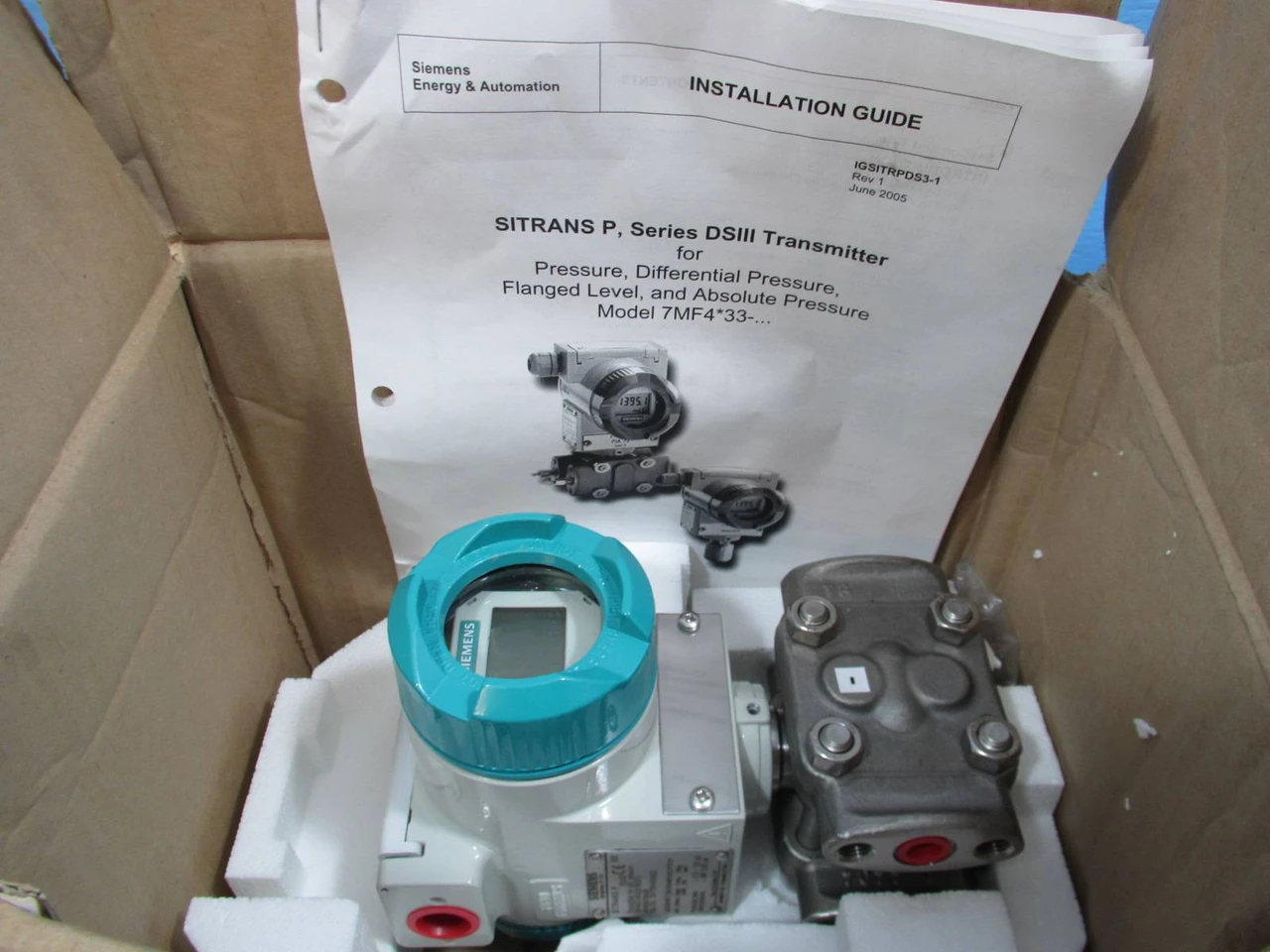 NEW Siemens Sitrans P 7MF4433-30A22-1NC6-Z Transmitter NIB DSIII 7MF443330A22 (NP1617-1)