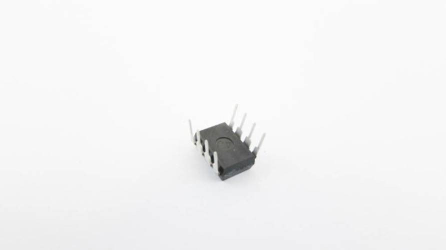 Texas Instruments LM358P LOT OF 50 New Dual Operational Amplifiers 8-DIP (YY0623-3)