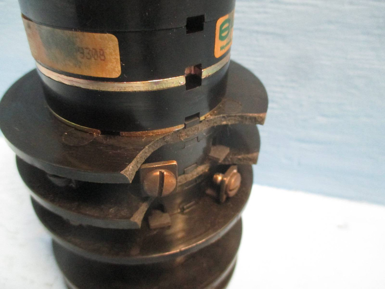 Electroswitch 74203WW 20A 600V Trip Close Rotary Switch Series 24 flaw (DW0179-1)