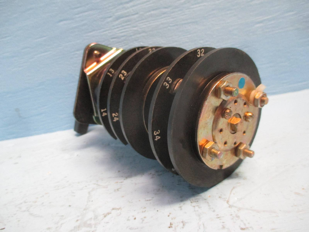 Electroswitch 74203WW 20A 600V Trip Close Rotary Switch Series 24 flaw (DW0179-1)