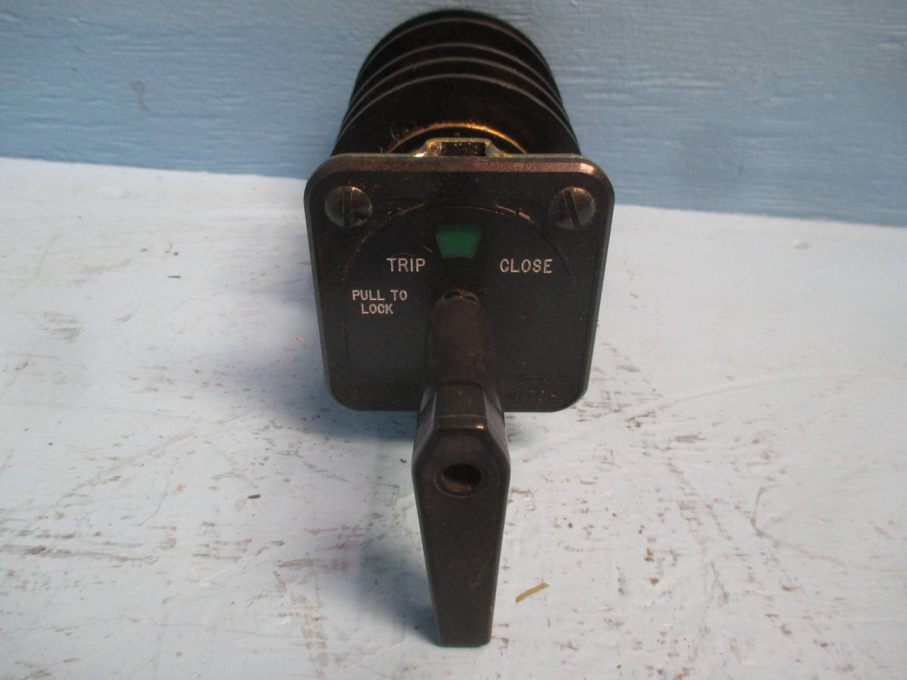 Electroswitch 74203WW 20A 600V Trip Close Rotary Switch Series 24 flaw (DW0179-1)