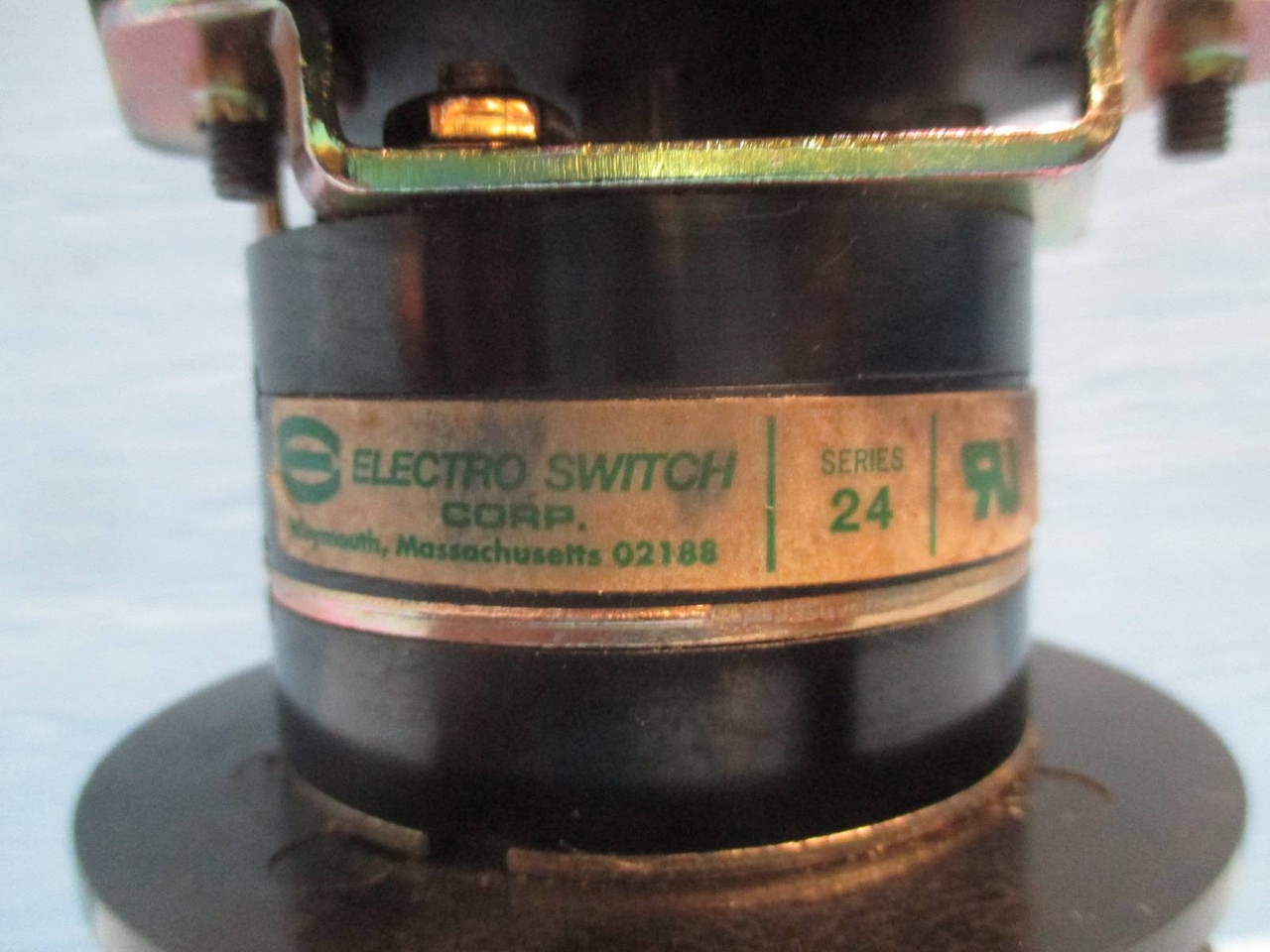 Electroswitch 74203WW 20A 600V Trip Close Rotary Switch Series 24 (DW0178-7)