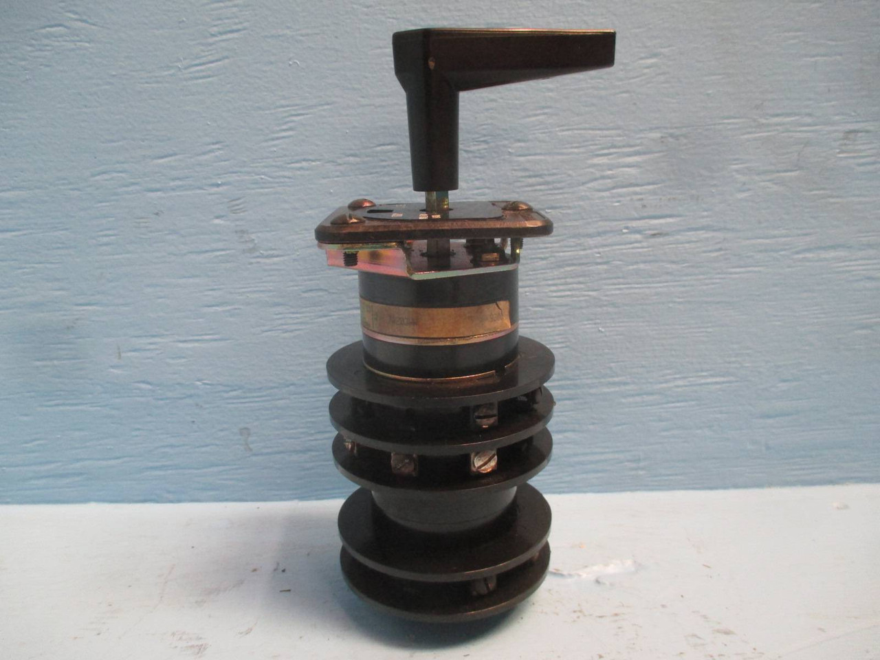 Electroswitch 74203WW 20A 600V Trip Close Rotary Switch Series 24 (DW0178-7)