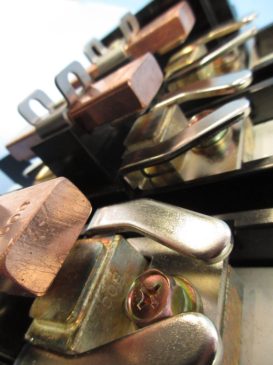 Mitsubishi S-N800UR Motor Contactor 910 Amp 600V 600HP 200-240V Coil 3PH 910A (TK2587-22)