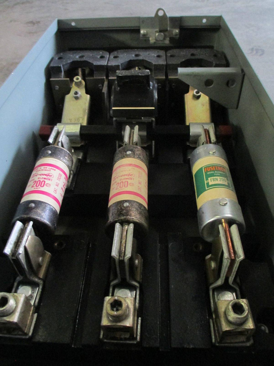 Westinghouse FDPS3220 200A Fused Panelboard Switch 240V FDP Unit 200 Amp 3-Pole (EBI5248-1)