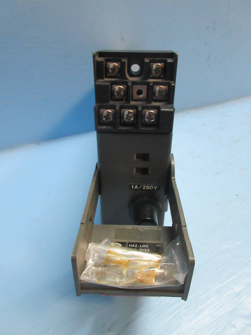 Yokogawa SDBS-140*A/TB Power Distributor 80-138Vac / 20-130V-dc SDBS-140-A (TK2689-2)