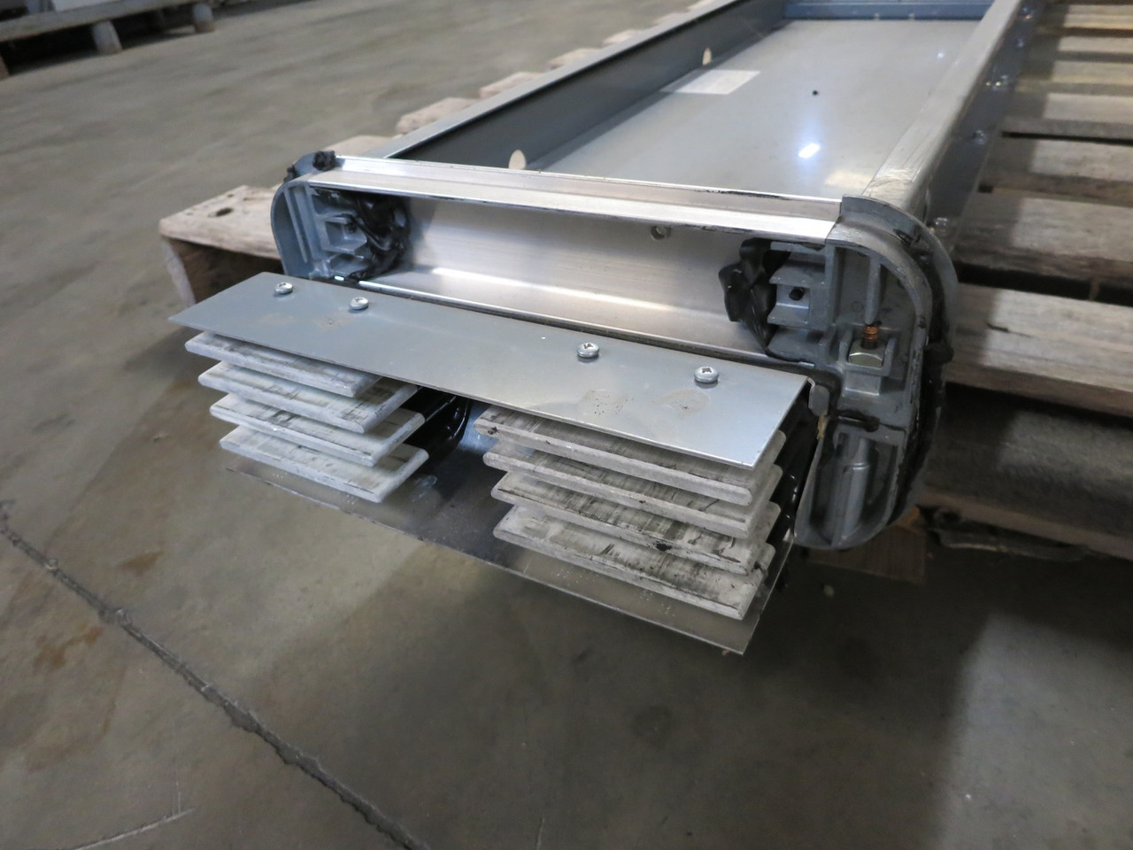 Square D AOF2520G10ST I-Line II 2000A 10' Outdoor Aluminum Feeder Busway 3PH 4W (DW0307-1)