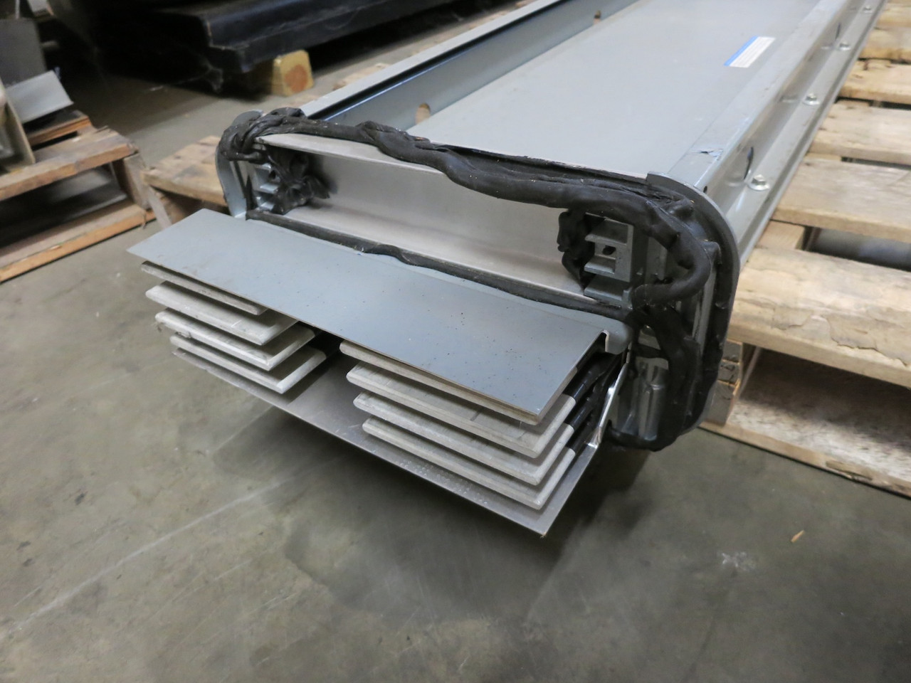 Square D AOF2520G10ST I-Line II 2000A 10' Outdoor Aluminum Feeder Busway 3PH 4W (DW0307-1)