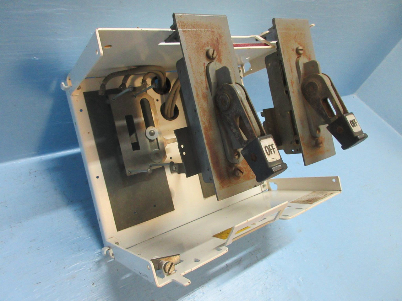 Cutler Hammer F10 Unitrol Twin 60 Amp Dual Breaker 12" Feeder MCC Bucket w/ Door (TK2710-1)