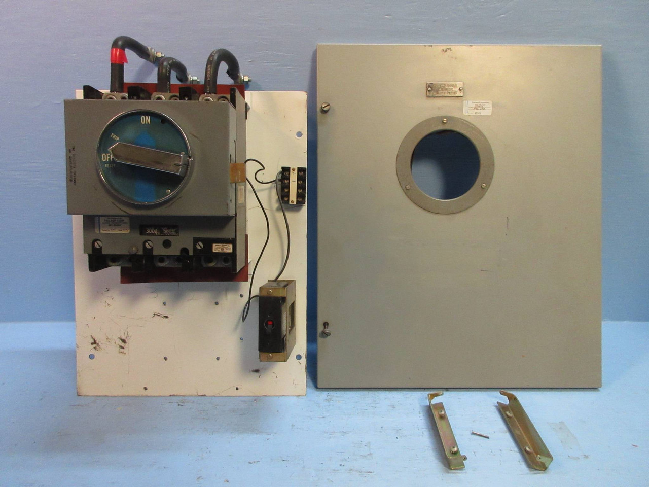 Image of GE Powell 300 Amp Breaker 24" Motor Control Center MCC Main Feeder Bucket 7700