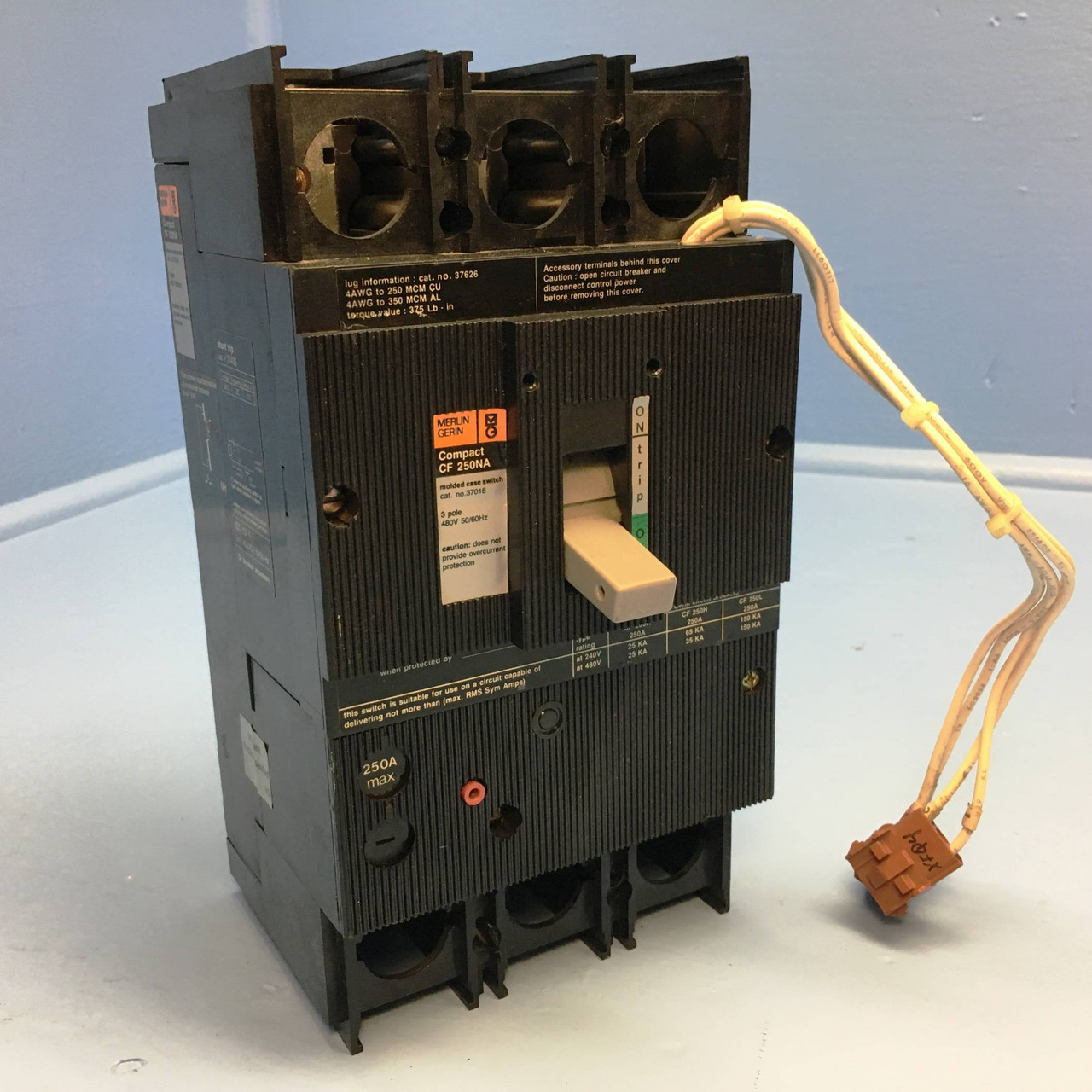 Merlin Gerin CF 250NA 37018 250A Molded Case Switch 480V 3P Shunt & Aux CF250NA (EM2073-2)