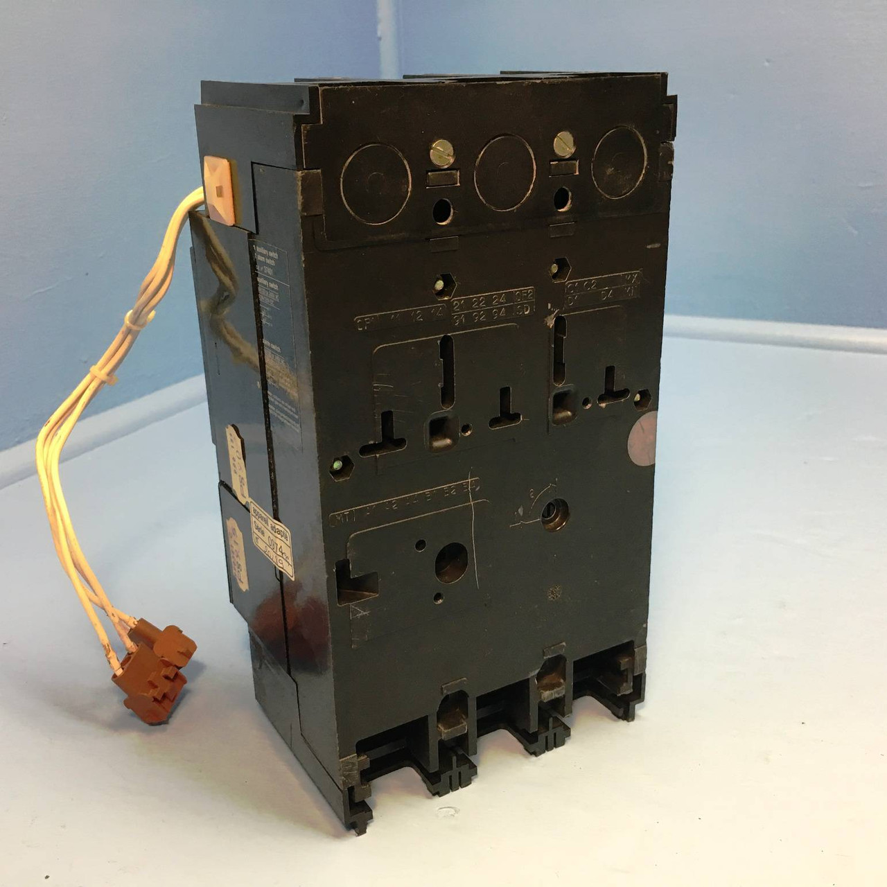 Merlin Gerin CF 250NA 37018 250A Molded Case Switch 480V 3P Shunt & Aux CF250NA (EM2073-2)