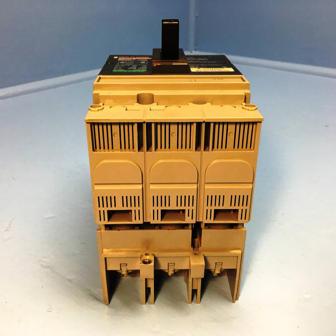 Merlin Gerin NSF250 A 250A Compact Molded Case Switch w/ Adapter NSF250A 250 Amp (EM2082-1)