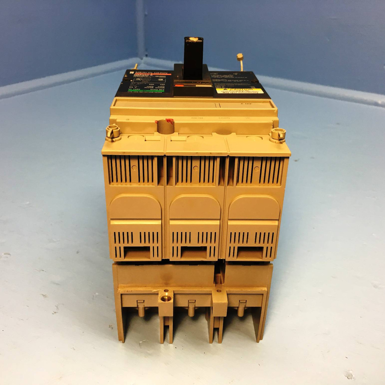 Merlin Gerin NSF250A 250A Molded Case Switch w/ Adapter & 48 VDC Shunt NSF250 A (EM2084-22)