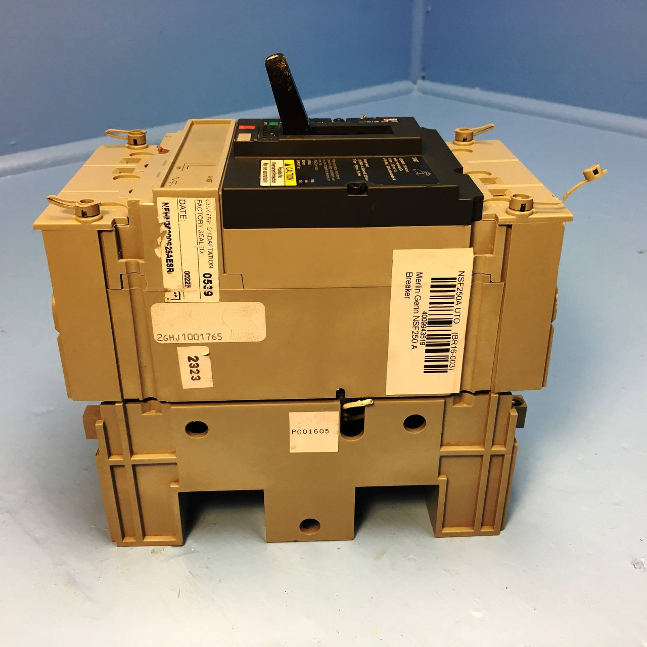 Merlin Gerin NSF250 A 250A Compact Molded Case Switch w/ Adapter & Shunt NSF250A (EM2084-22)