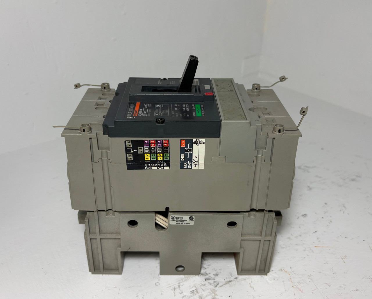 Merlin Gerin NSF250A 250A Molded Case Switch w/ Adapter & 48 VDC Shunt NSF250 A (EM2084-22)