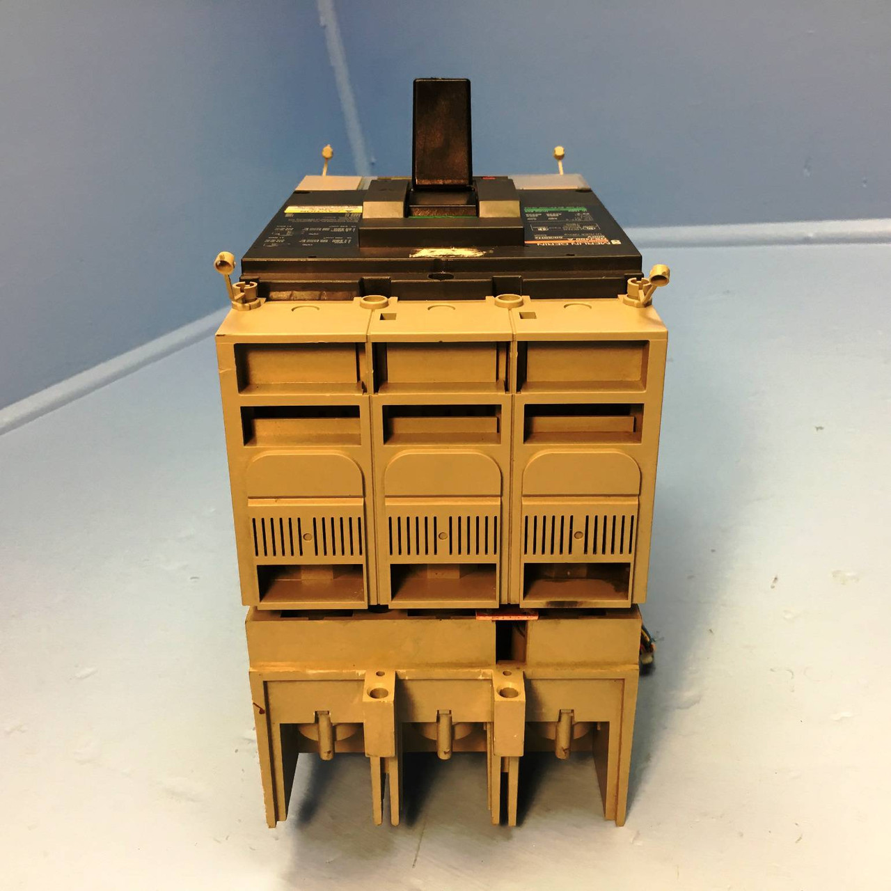 Merlin Gerin NSJ400 A 400A Compact Molded Case Switch w/ Base & Bracket NSJ400A (EM2091-3)