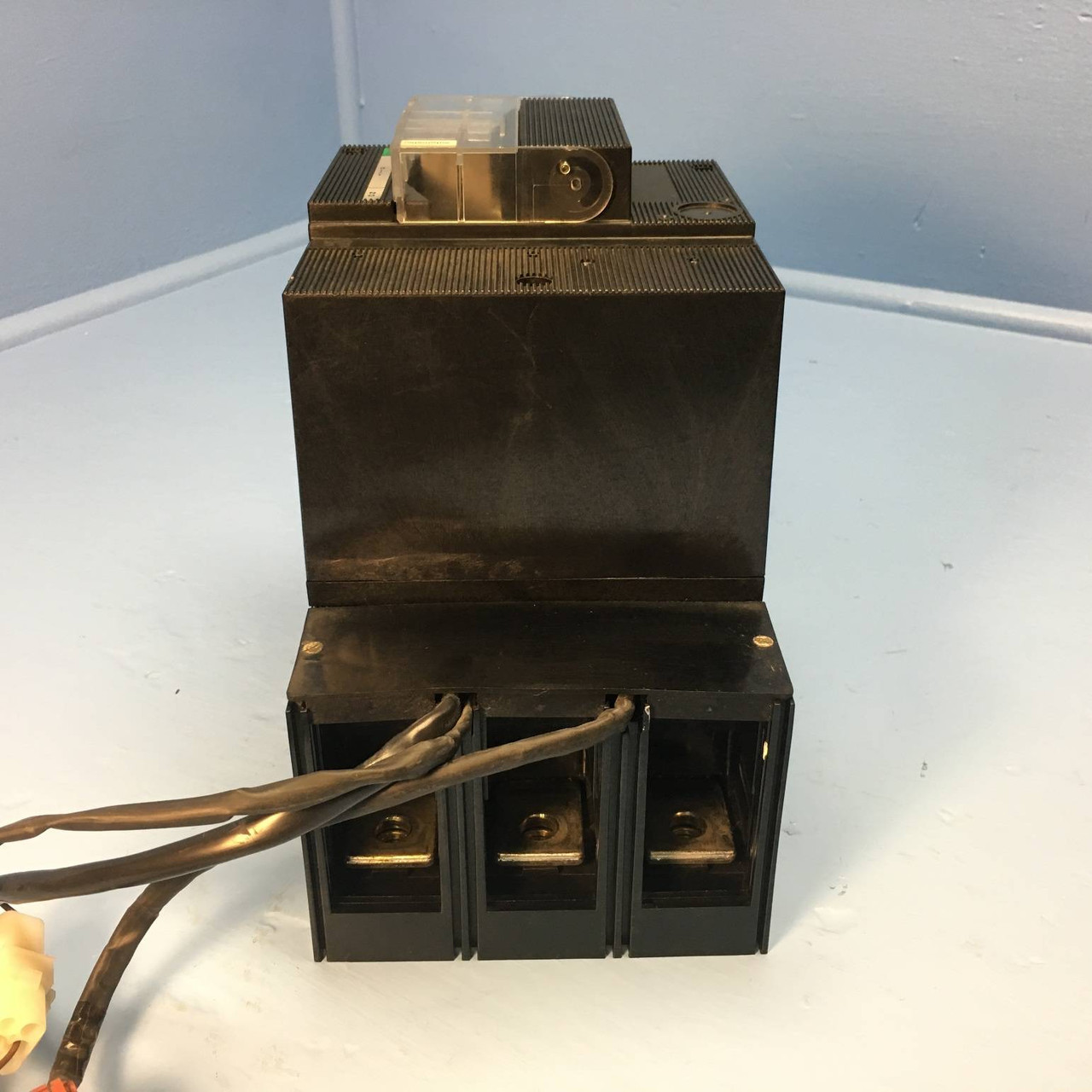 Merlin Gerin CJ400L 36060 400A Compact Circuit Breaker 350 Amp Trip Aux & Shunt (EM2101-2)