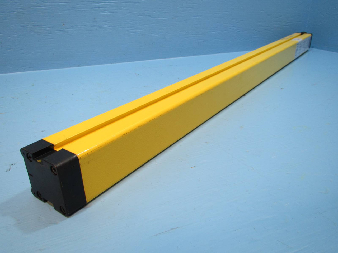 Allen Bradley GuardMaster 440L-T4D0900-N Safety Light Curtain 900 mm 440LT4D0900 (NP1749-1)