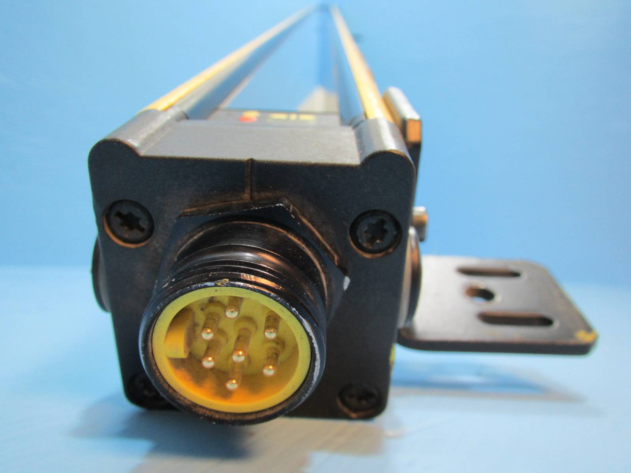 Allen Bradley GuardMaster 440L-R4D1200 Safety Light Curtain 1200 mm 440LR4D1200 (NP1752-5)