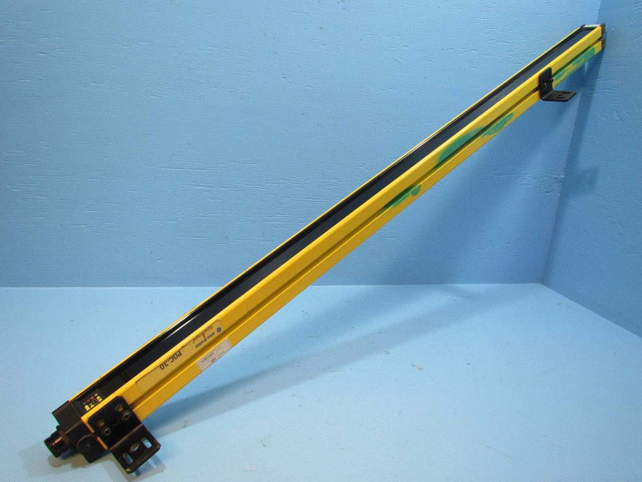 Allen Bradley GuardMaster 440L-R4D1200 Safety Light Curtain 1200 mm 440LR4D1200 (NP1752-5)